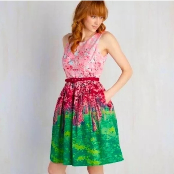 Modcloth Festive Frondescence dress in Cherry Blossom - Picture 2 of 9